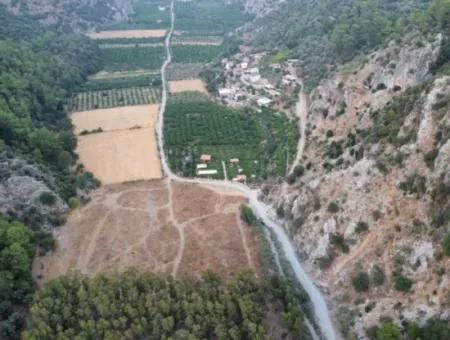 3578M2 Feld Zum Verkauf An Der Straße Von Aşı Koyu In Mergenlide