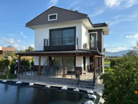 4 1 Villas For Sale In 14.136 M2 Field In Eskiköy