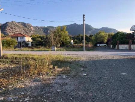 Dalyan'da 700M2 Köşebaşı Satılık Arsa