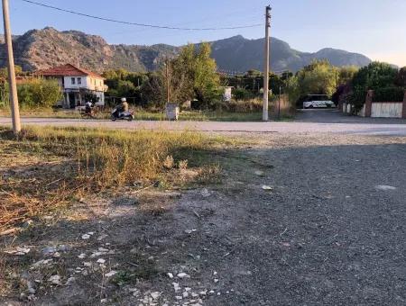 Dalyan'da 700M2 Köşebaşı Satılık Arsa