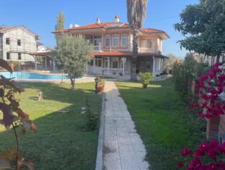 Dalyan'da 1000M2 Arsa İçin'de 4+1 Satılık Villa